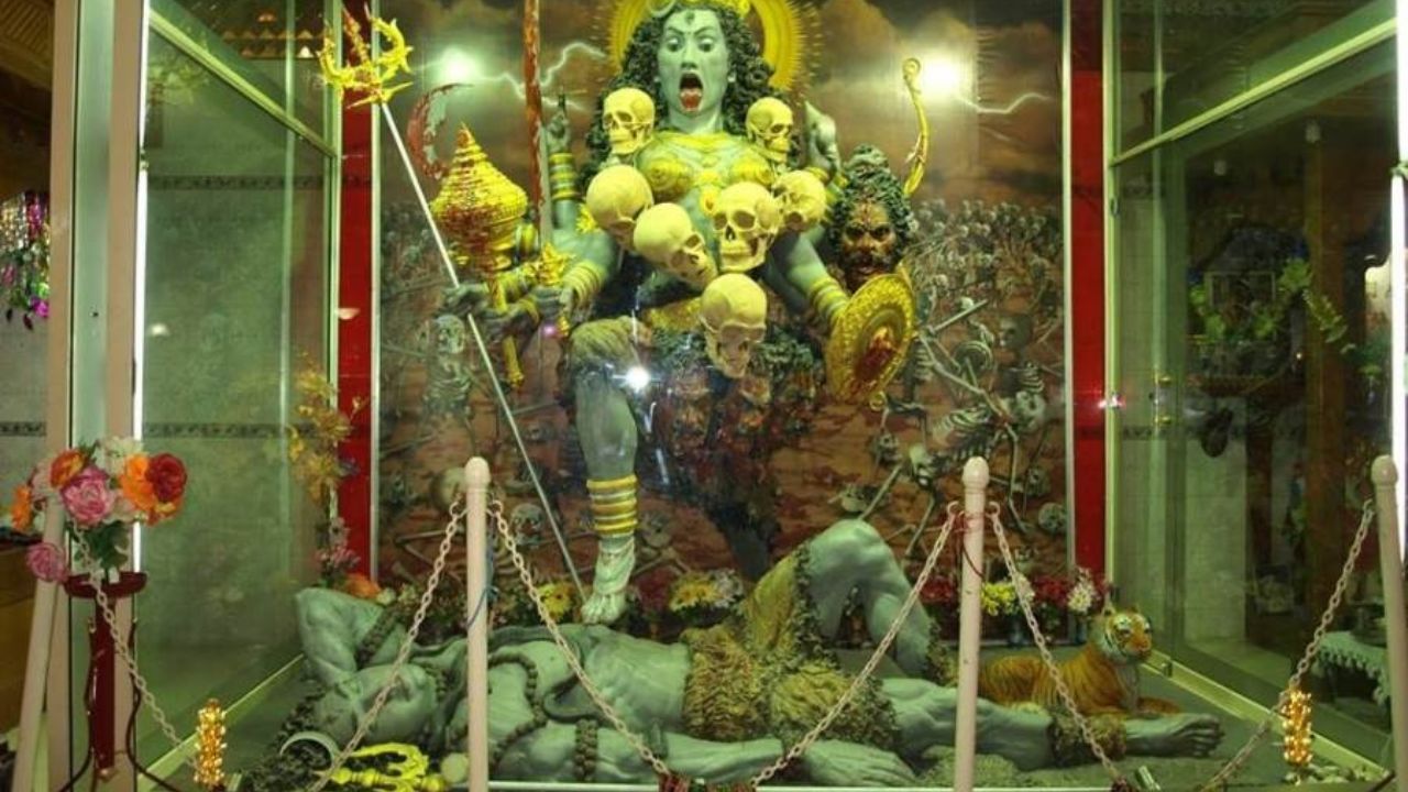 পাকিস্তানে ২০০০ বছরের প্রাচীন কালী মন্দির! কালকা গুহার এই অজানা ইতিহাস আপনাকে অবাক করবে