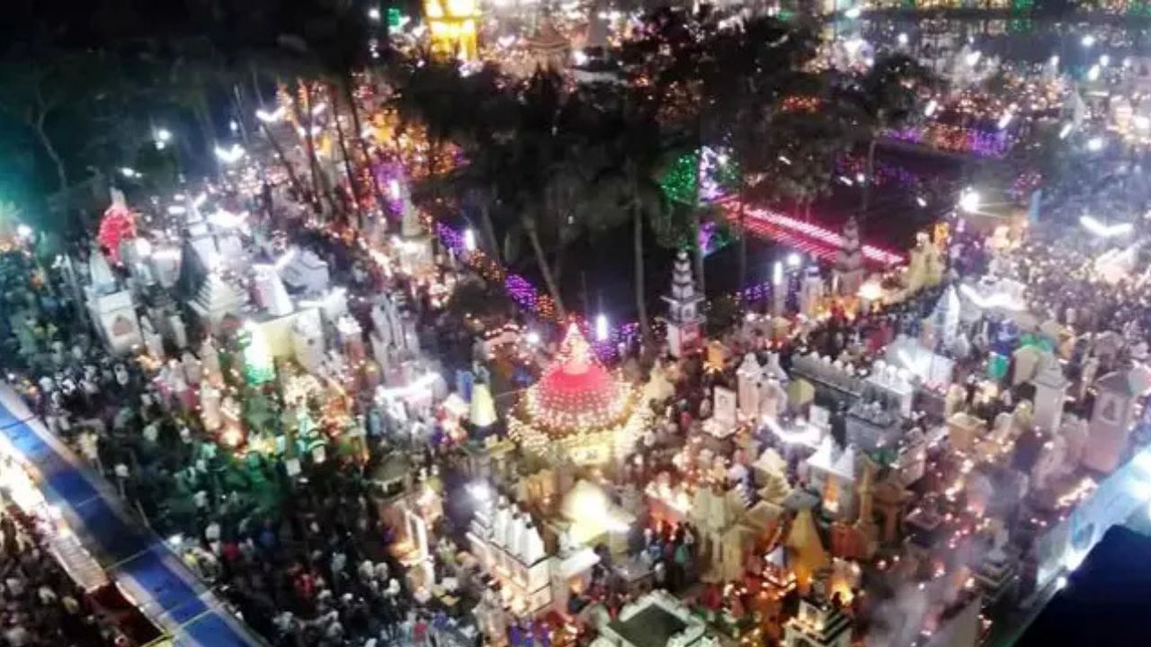 বরিশালের বুকে লক্ষ প্রদীপের আলো: কেন এই শ্মশান দীপাবলি এশিয়ার বৃহত্তম?