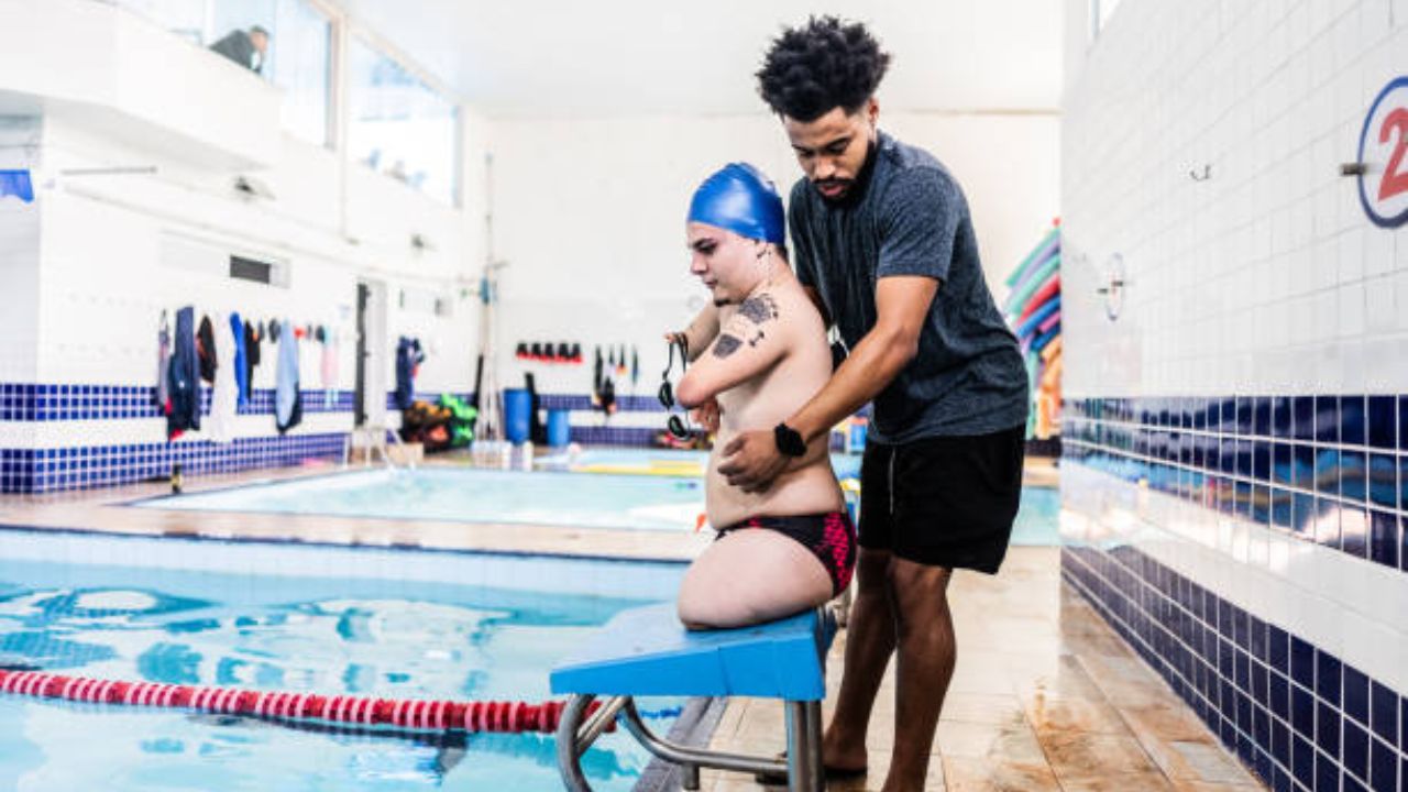 সাঁতার কাটছে স্বপ্ন: প্রতিবন্ধী শিশুদের জীবন বদলে দিচ্ছে জল